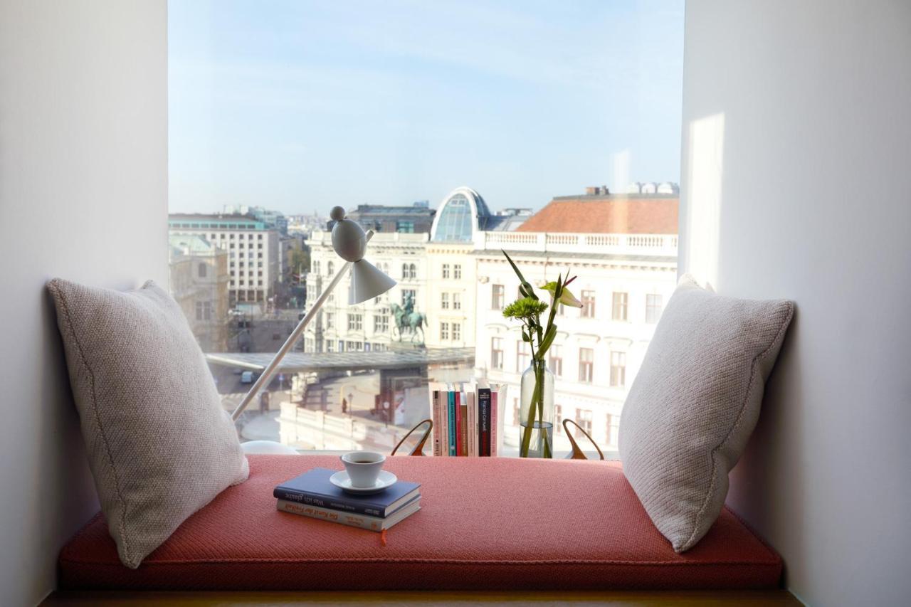 The Guesthouse Vienna Luaran gambar A window seat