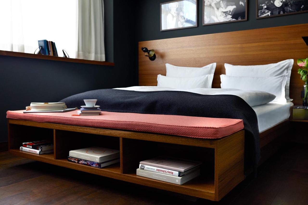 The Guesthouse Vienna Luaran gambar A bed with a storage platform