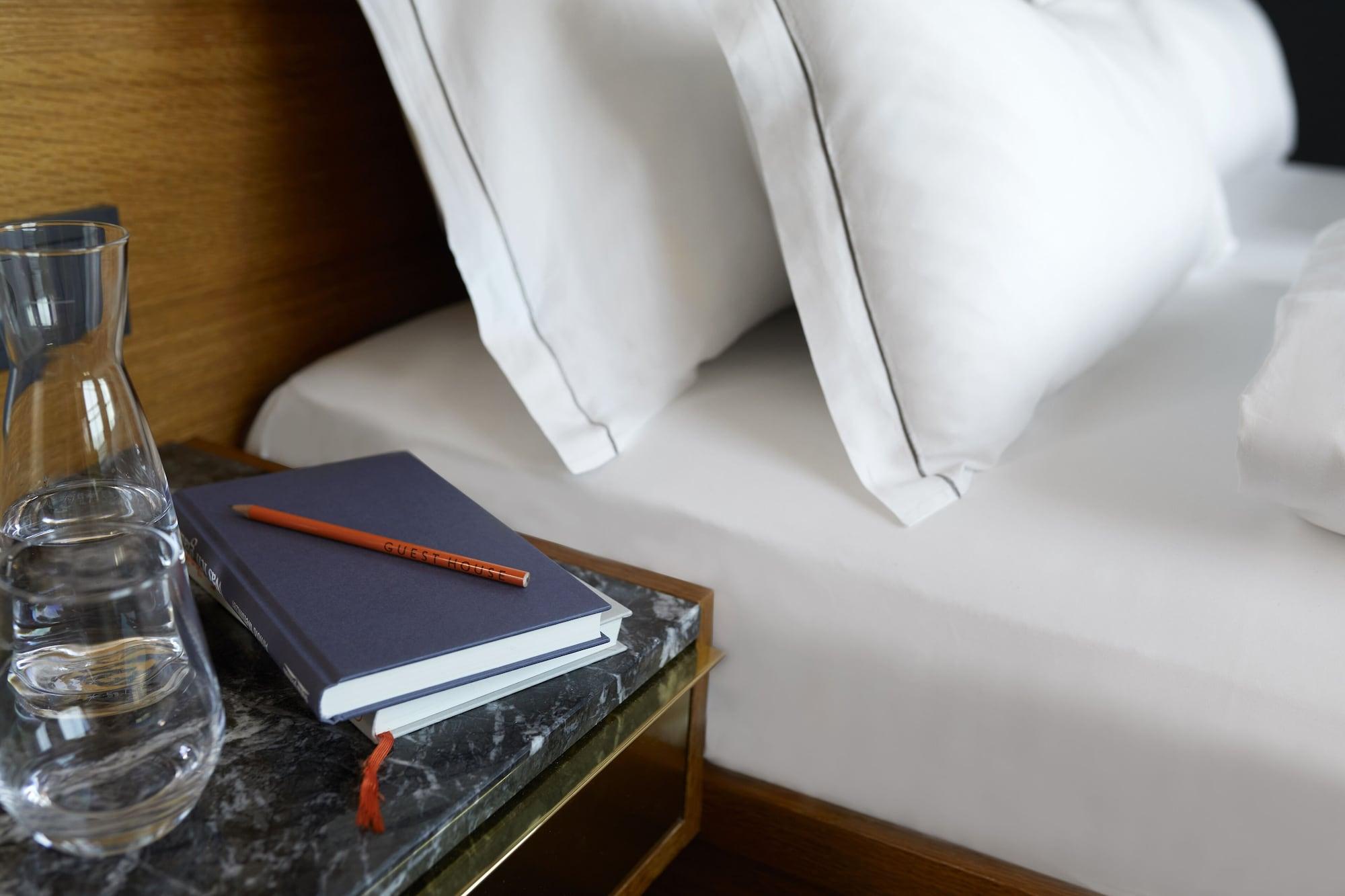 The Guesthouse Vienna Luaran gambar A guest room at the Mandarin Oriental, Paris