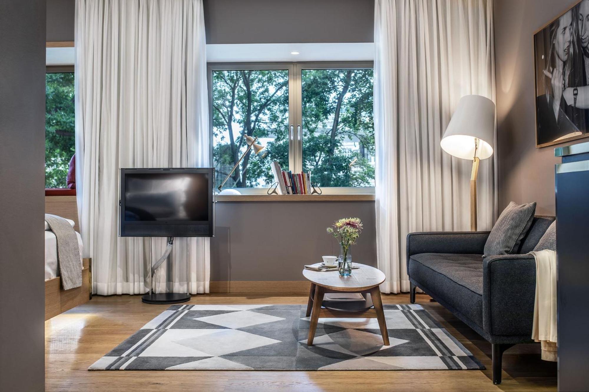 The Guesthouse Vienna Luaran gambar A living room in a serviced apartment in Warsaw, Poland