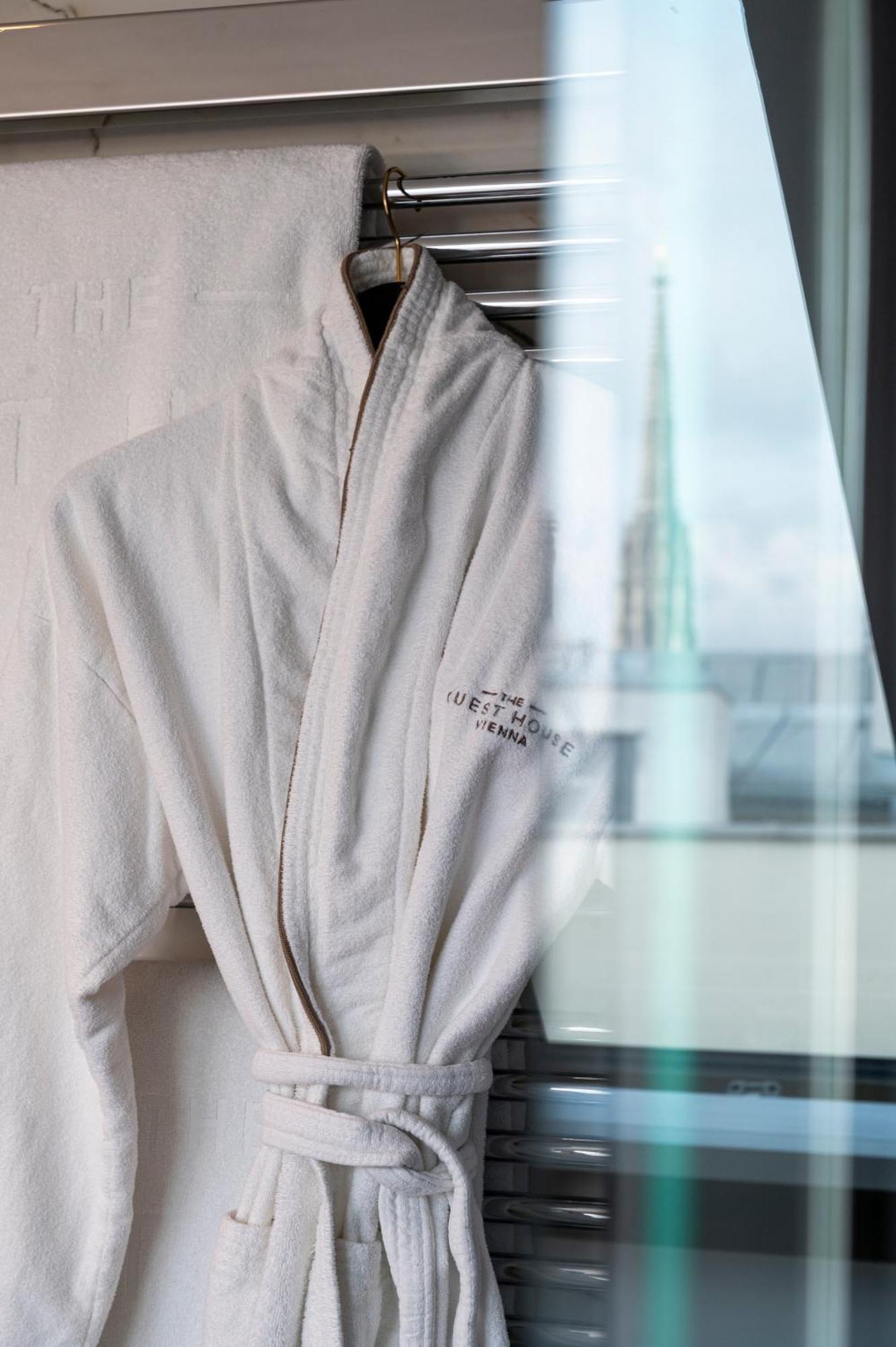 The Guesthouse Vienna Luaran gambar A bathrobe