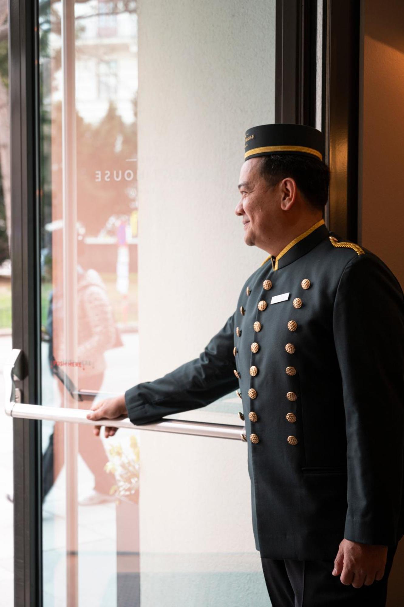 The Guesthouse Vienna Luaran gambar A doorman at a hotel