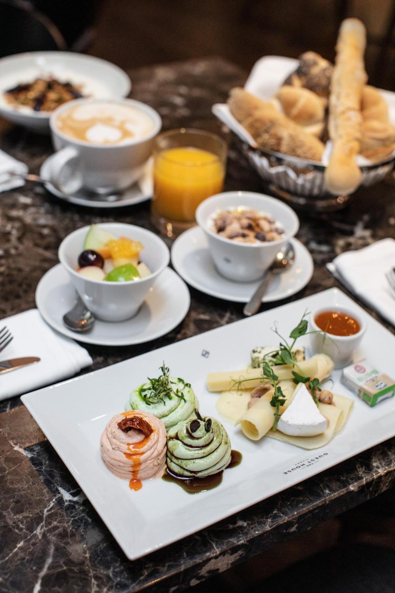 The Guesthouse Vienna Luaran gambar A light breakfast